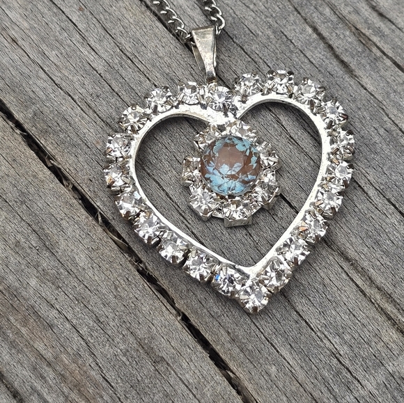 Antique Victorian Clear rhinestone heart pendant with saphiret center stone - Picture 6 of 10